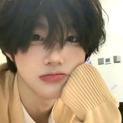 عکس 𝗥𝗼𝘀𝘁𝗻