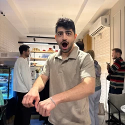 عکس 𝓗𝓪𝓷𝓪