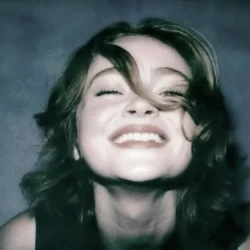 عکس 𝗦𝗵𝗲𝗿𝗹𝘆