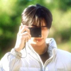 عکس 𝘏𝘦𝘭𝘪𝘢