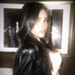 عکس 𝘌𝘴𝘵𝘳𝘦𝘭𝘭a