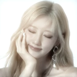 عکس 𝐿𝒾𝑜𝓇𝒶