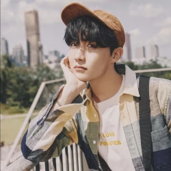 عکس ⟭⟬𝒯𝒾𝒶𝓇𝒶⟭⟬