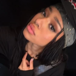 عکس 𝑵𝘢𝘻𝘪𝘭𝘢