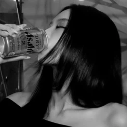 عکس دختر اسکیز🌑⛓