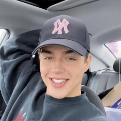 عکس 𝘼𝙧𝙩𝙞𝙣