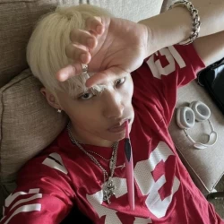 عکس 𝗄𝖺𝗓𝗈𝗁𝖺