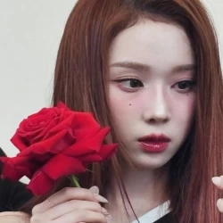 عکس 𝖼𝗵𝖺𝗋lo𝗍t𝖾