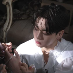 عکس 𝖠𝖬𝖴𝖭