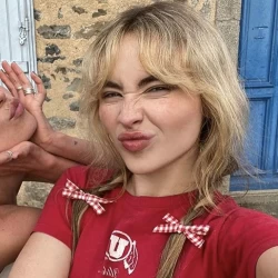 عکس 𝘏𝘦𝘭𝘪𝘢