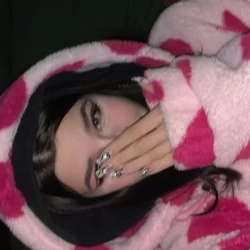 عکس 𝐀𝐫𝐧𝐢𝐤𝐚