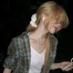 عکس لارا; off