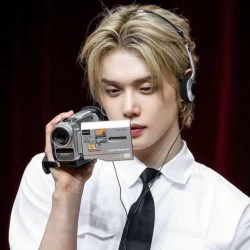 عکس 𖥻leonholic