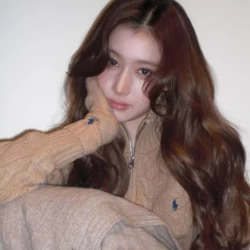 عکس 𝖱𝖾𝗌𝗉𝗂𝗇𝖺