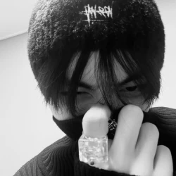 عکس 𖥻mystinalover