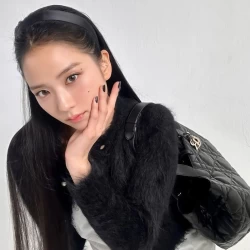 عکس 𝓗𝓪𝓷𝓪