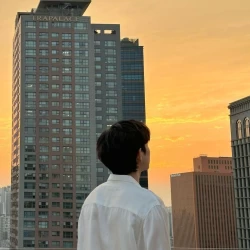 عکس 𝒩𝑒𝑔𝒾𝓃