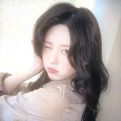 عکس ⊹𝓐𝒎𝒚🐰