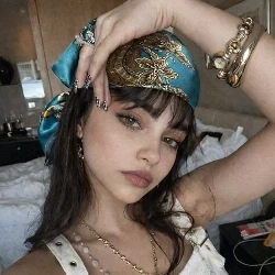 عکس 𝒊𝒗𝒚
