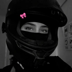 عکس Qᵘᵉᵉⁿ