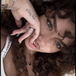 عکس Baddie Ahoo