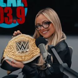 عکس 𝖶𝖺𝗍𝖼𝗁 𝗆𝖾