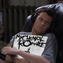 عکس 𝖯𝗎𝗇𝖼𝗁𝖽𝗋𝗎𝗇𝗄 𝖫𝗈𝗏𝖾𝗌𝗂𝖼𝗄 𝖲𝗂𝗇𝗀𝖺𝗅𝗈𝗇𝗀