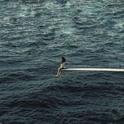 عکس کنج عزلت؟