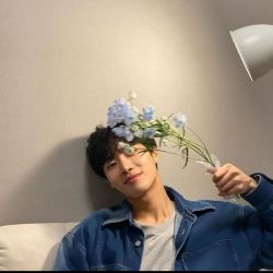 عکس 𝙰 𝚙𝚕𝚊𝚌𝚎 𝚝𝚘 𝚝𝚊𝚕𝚔 𝚝𝚘 𝚁𝚘𝚣𝚢 🎀😭