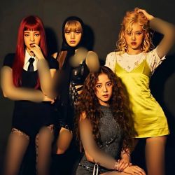 عکس نظرسنجی اعضای گروه بلک پینک 🛐🛐🛐