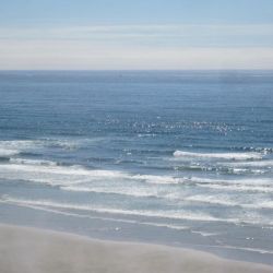 عکس روحی گمشده در تلاطم امواج-