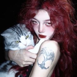 عکس 尺乇ᗪ ᐯ乇ㄥᐯ乇ㄒ