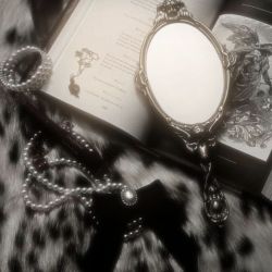 عکس 𝑷𝒊𝒆𝒄𝒆𝒔 𝒐𝒇 𝑴𝒆