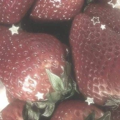 عکس 𝕊𝕥𝕣𝕒𝕨𝕓𝕖𝕣𝕣𝕪