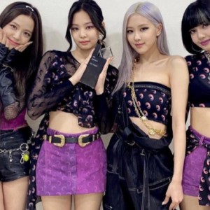 اردو با بی تی اس و بلک پینک و اکسو