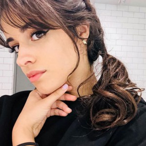 عکس چقدر کاملیا کابیو رو میشناسی؟