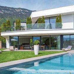 ویلا پر جمعیت