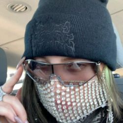 عکس چقدر بیلی آیلیش رو میشناسی