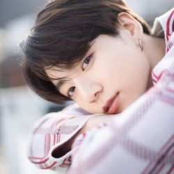 چه نسبتی با جونگ کوک داری ؟