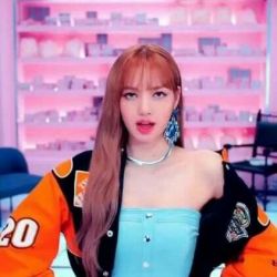 پدر و مادر لیسا بلک پینک