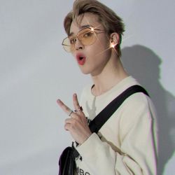 عکس کمیاب ترین عکس های جیمین🍓🎤