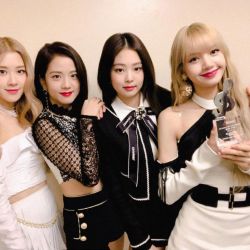گروه بلک پینک کیست؟^^