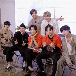 عکس مورد علاقه ی تهیونگ هستی یا کوک؟😜