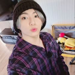 عکس های جونگ‌کوک، برای جونگ‌کوک لاورا