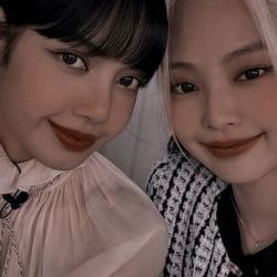 ✴عکس جنی و لیسا ( دو تا کویین)✴