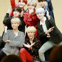 عکس اگه بی تی اس اون تصمیمارو نگرفته بودن...