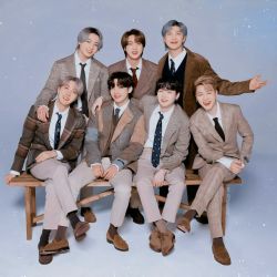 ری اکشن بی تی اس اگه جلوشون دستت و ببری