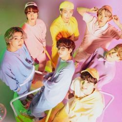 بریم یه چندتا عکس خفن و باحال از بی تی اس ببینیم ‌🥳🥳🥳✌️✌️