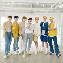 چندتا عکس خفن از بی تی اس ببینیم 🥳🥳💜💜💜