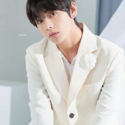 عکس همه چیز درباره تهیونگ از بی تی اس